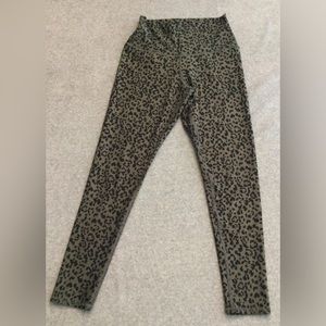 Evolution and Creation EVCR Small Leopard Green/Grey Capri High Waisted 3/4